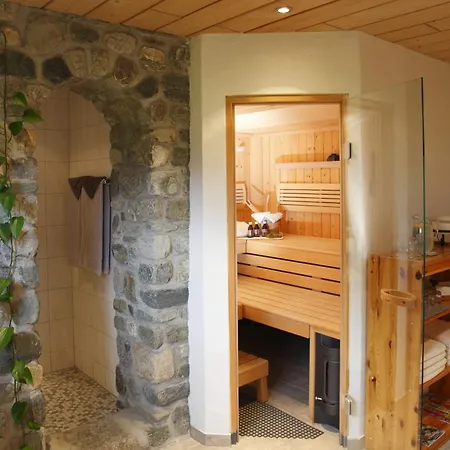 Haus Muntschnei Apartamento *